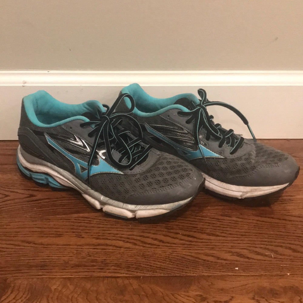Mizuno 8.5 Running Shoes